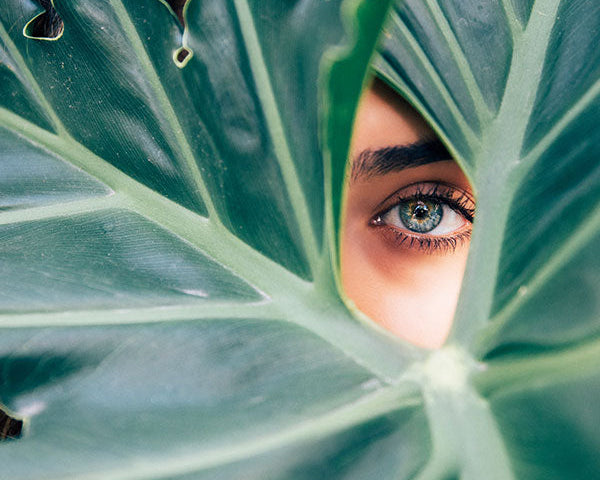 ¿Cómo eliminar las bolsas debajo de los ojos?