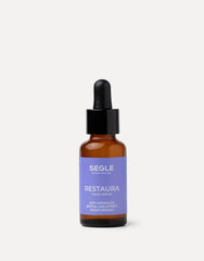 Serúm facial con péptidos en frasco de vidrio ámbar con gotero.